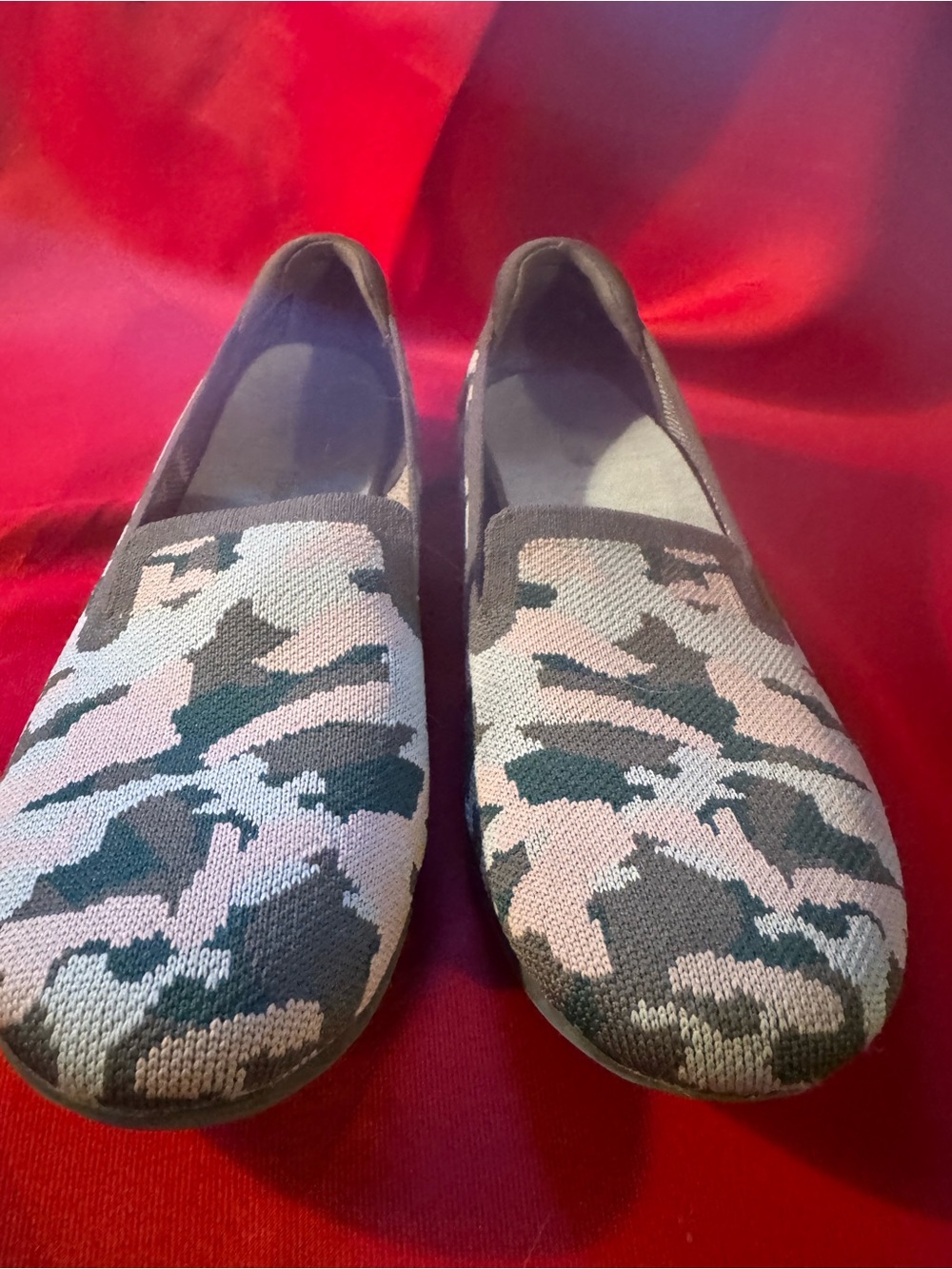 Clarks Slip-On Flats in Pink and Green Camo Knit 8